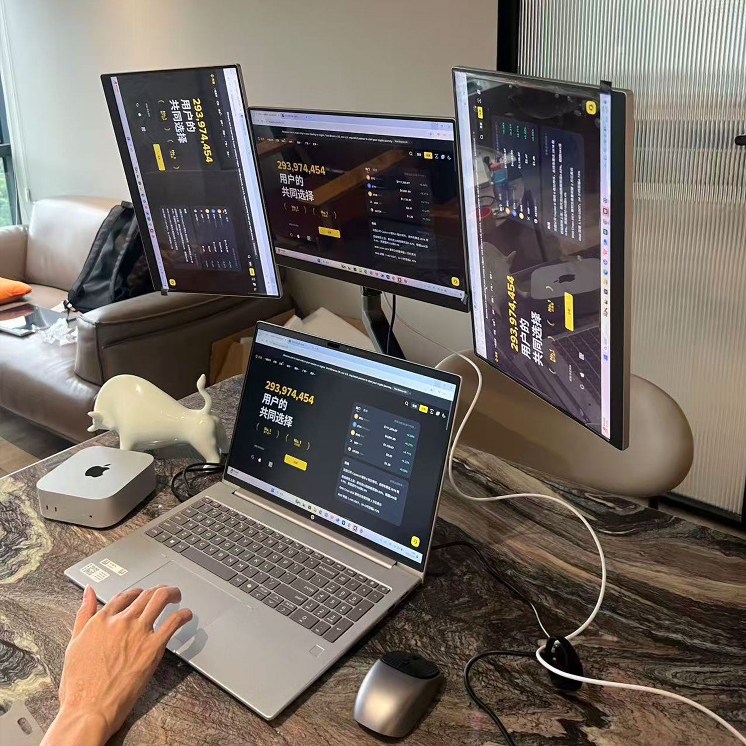 Ulepow FlexScreen Pro Trio: Modular 3x 16" Primary Display +Monitor floating stand