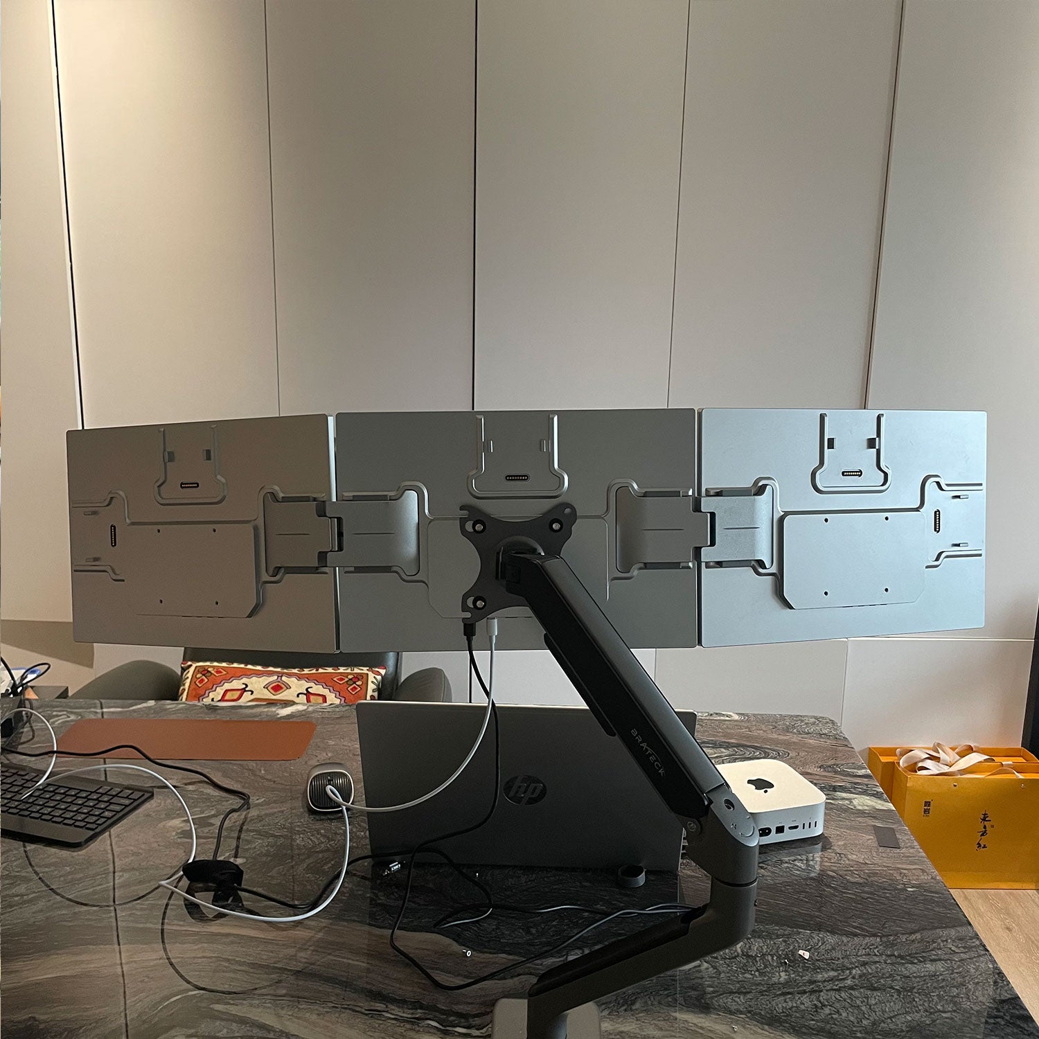 Ulepow FlexScreen Pro Trio: Modular 3x 16" Primary Display +Monitor floating stand